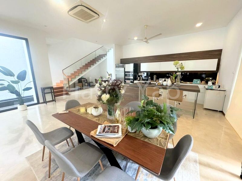 8 Bed Bungalow (Landed) for Sale in  Thomson Ridge - Image 2